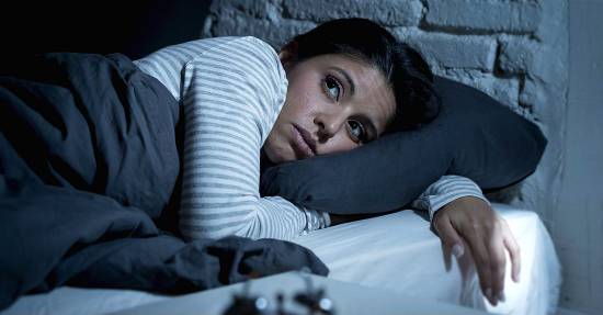 Άγχος και αϋπνίες; Η απλή μέθοδος για να σε πάρει ο ύπνος σε λιγότερο από ένα λεπτό