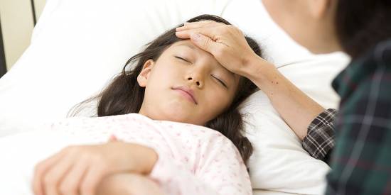 Πως εκδηλώνεται η γρίπη στα παιδιά – Πότε να ανησυχήσετε