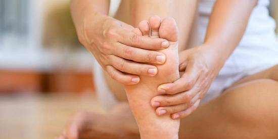 Πέντε σοβαρά προβλήματα υγείας που αποκαλύπτουν τα πόδια