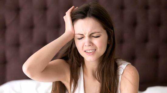 Πονοκέφαλος και ημικρανία: Πέντε αιτίες που δεν τις φαντάζεστε