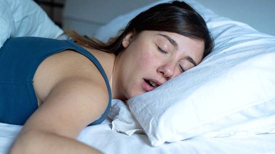 Ποιες βιταμίνες σας λείπουν εάν κοιμάστε λιγότερες από επτά ώρες κάθε βράδυ